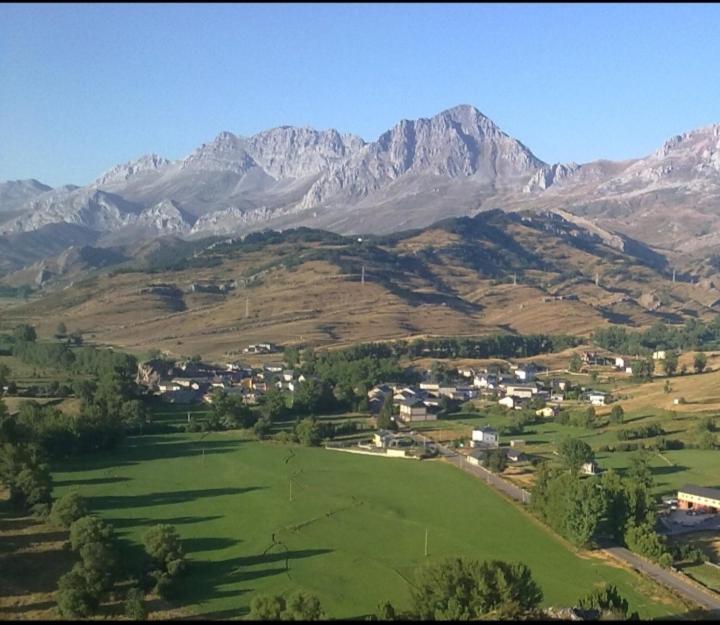 Turismo En Babia Bajo Los Nidos San Emiliano Exterior foto