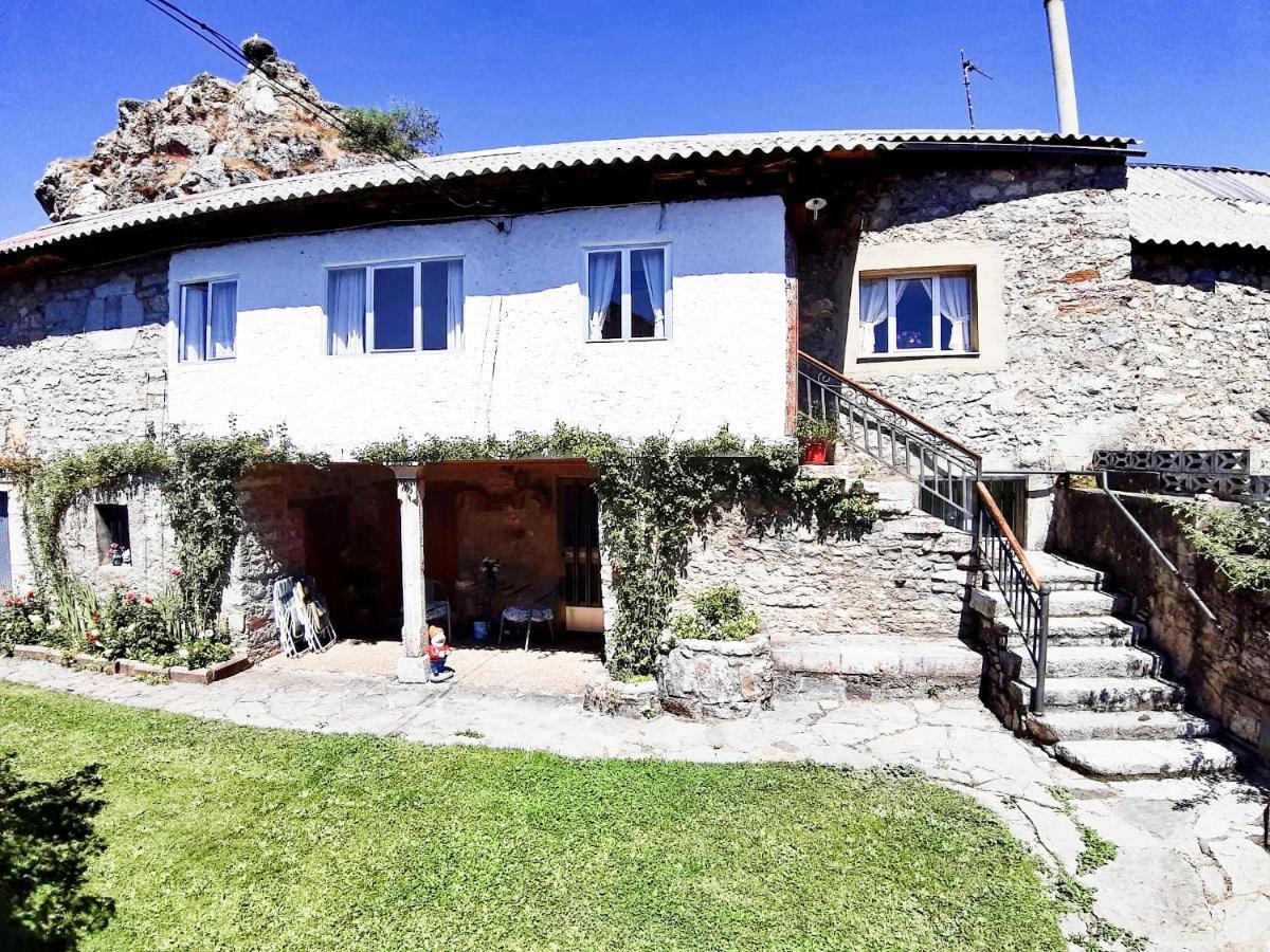Turismo En Babia Bajo Los Nidos San Emiliano Exterior foto